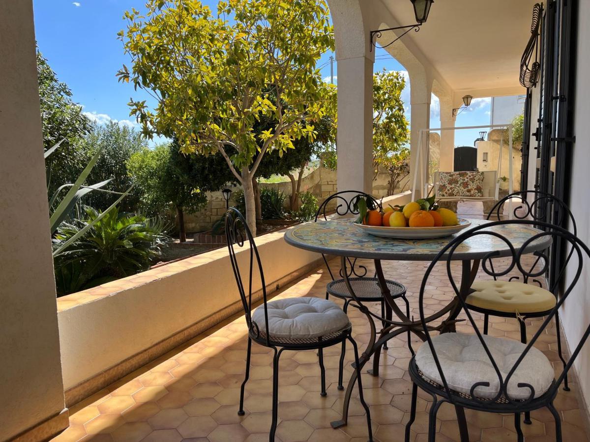 Villa Letizia Rooms & Apartments Noto Exterior photo