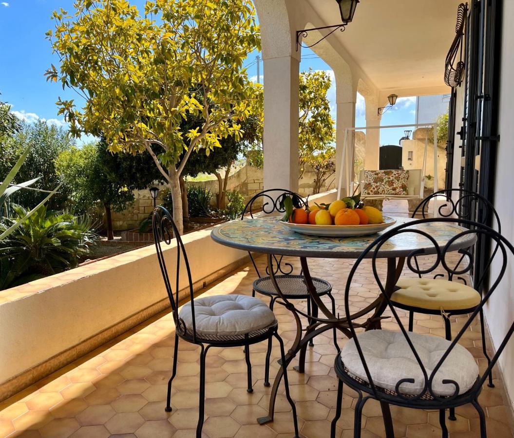 Villa Letizia Rooms & Apartments Noto Exterior photo